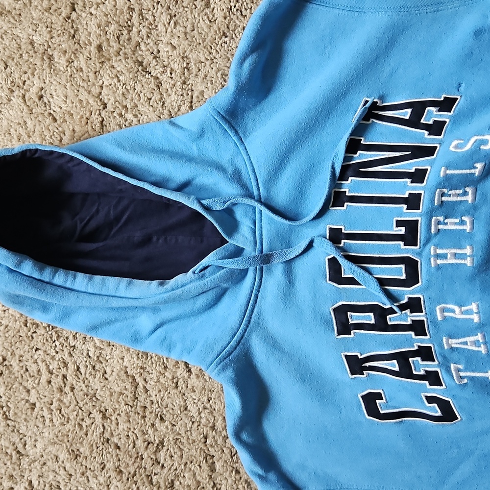 UNC Light Blue Sweatshirt, Size M - Picture 3 of 6